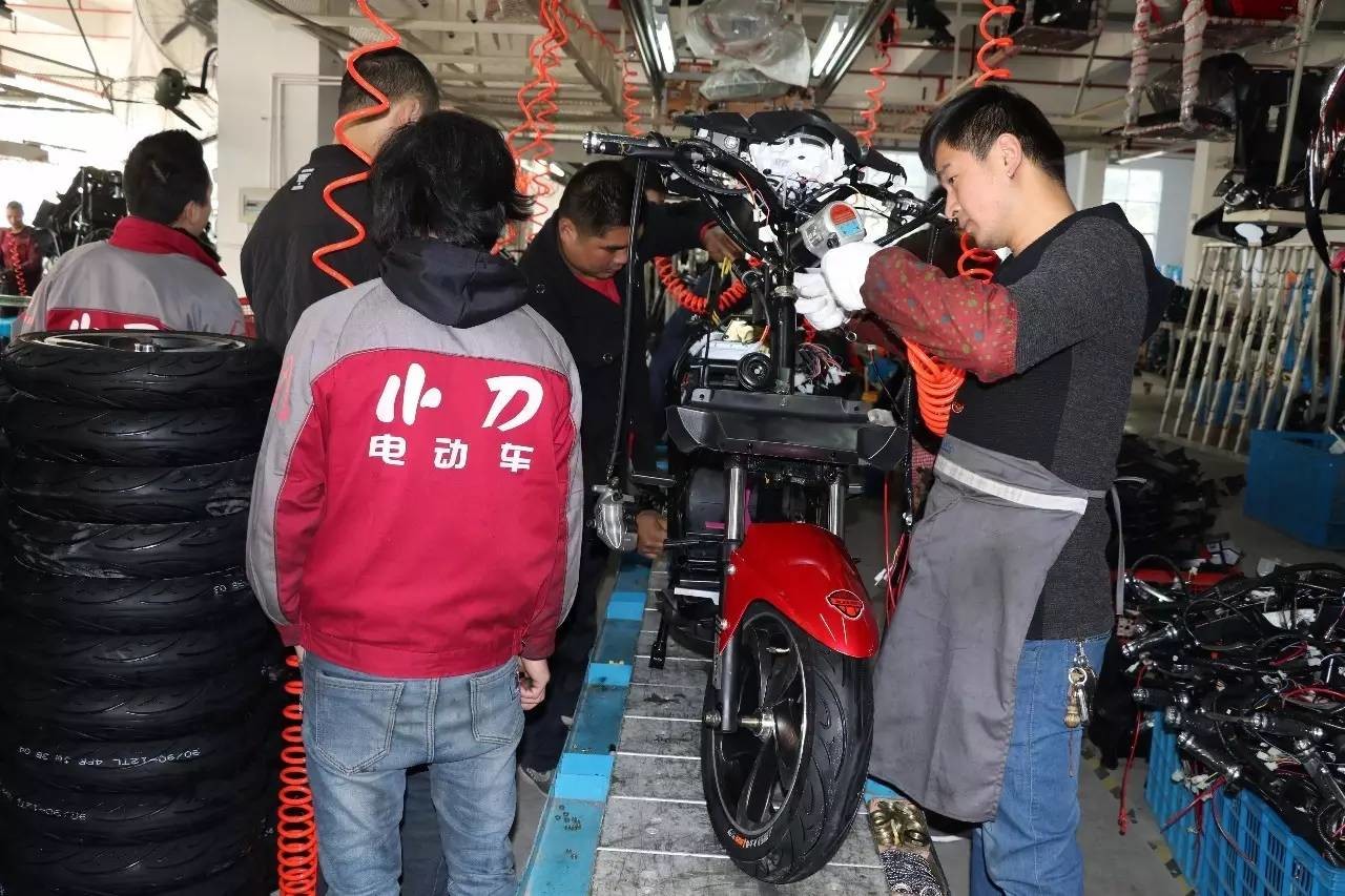 專業(yè)生產(chǎn)PVC護(hù)套、銅排、鋁排、新能源電池銅/鋁軟連接-人禾電子